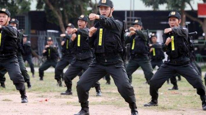 警察|警校生在学校辛苦训练4年，最终无缘公安联考，原因或在亲属身上