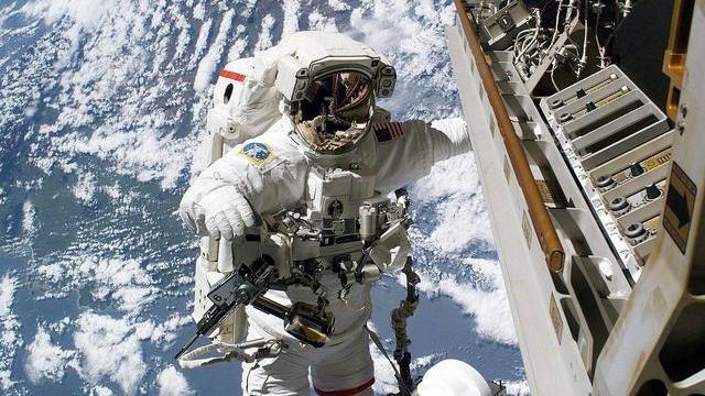 4套航天服用40年，宇航员在太空差点淹死，国际空间站叫停出舱