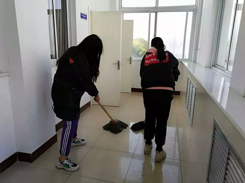 为什么拖过地之后会感觉有腥味？