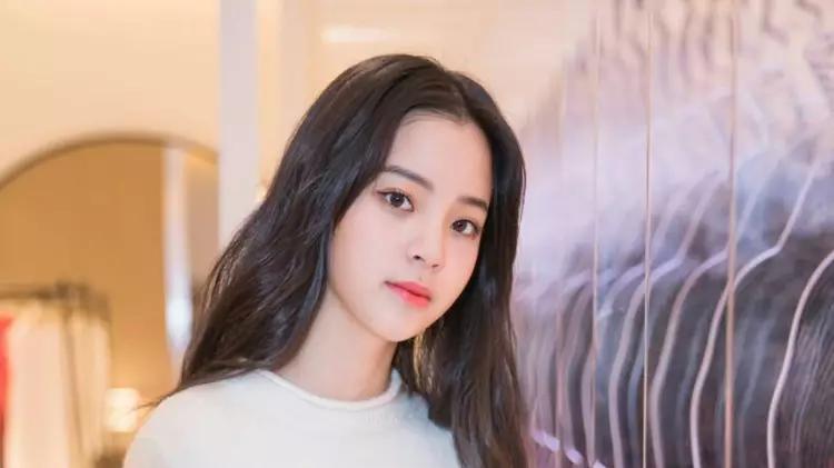 欧阳娜娜|娱乐圈又有小花要塌房了？竟然因为副业，吃相有点难看了吧