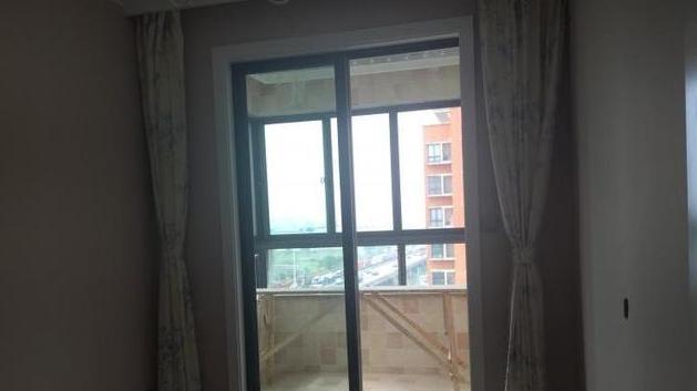 新房硬装花了8万，老妈保洁完就很漂亮了，老婆说最满意全屋橱柜