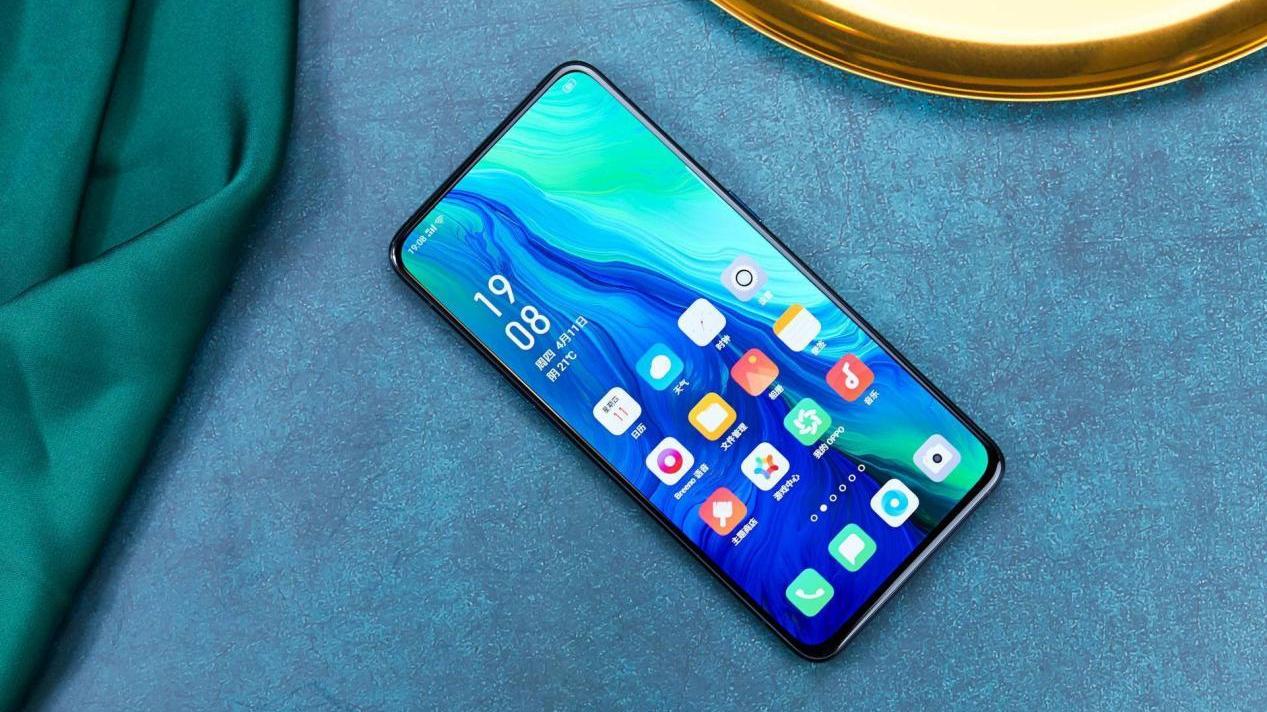 中关村在线|让reno 6的整个发光效果变得更漂亮，颜色也更透明，而且手感还不错