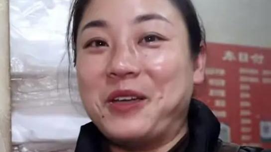 “为了弟弟抛夫弃子”，女子攒钱只为弟弟买房，扶弟魔都望尘莫及