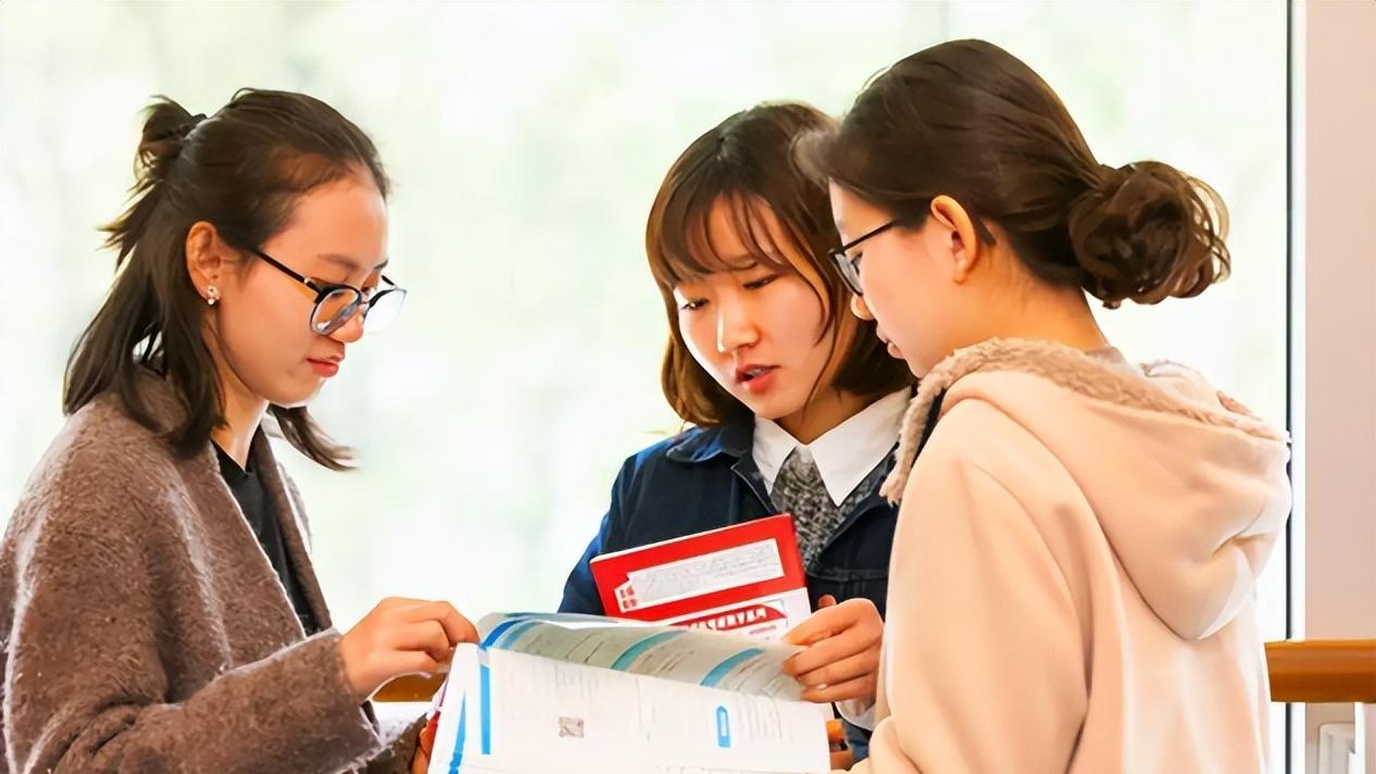 求职|应届生网上求职，被导师教育换雅致的头像，网友评论：爹味十足