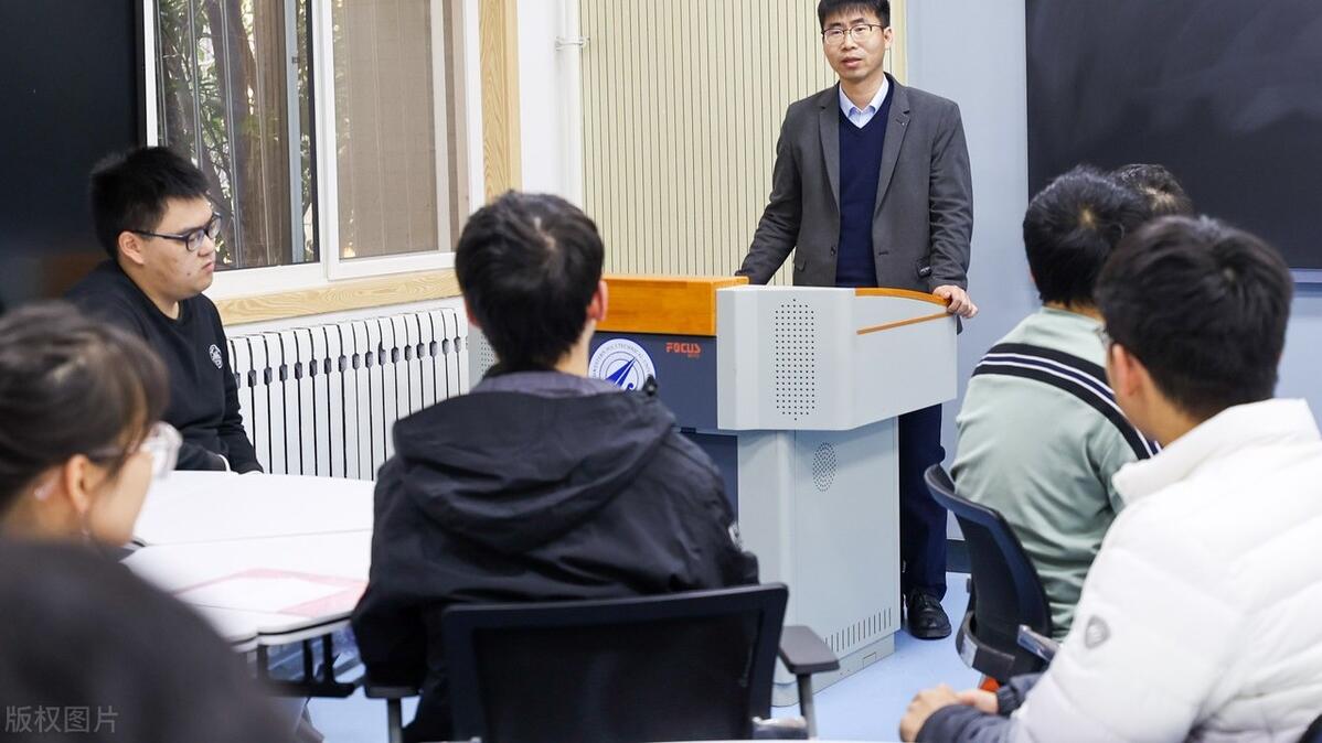 招聘|下半年辅导员招聘开始，工资高有五险一金，研究生、党员可报