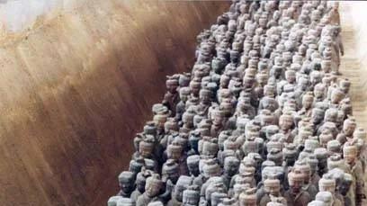 1984年，江苏山洞惊现半米小人：专家紧急赶往，发现竟是汉代军队！