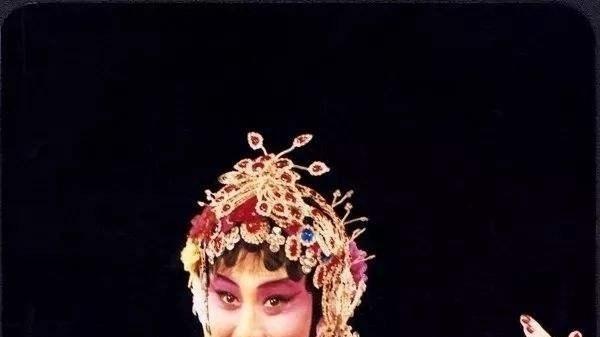 京剧|京剧名家刘长瑜能演“李铁梅”，也能演《卖水》，这才是真正的角