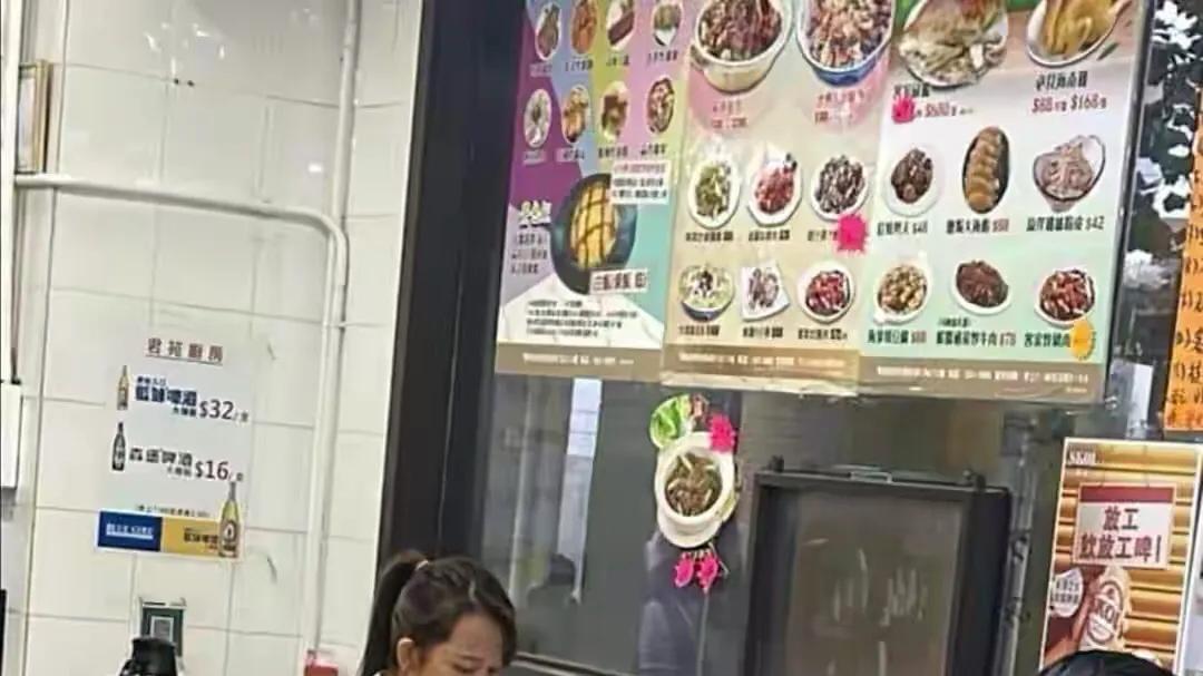 蔡少芬|知名港星现身快餐店！打扮朴素星味足，一家人已搬离上海返港生活