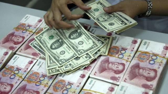 武汉女大学生检查发现银行卡余额多了31万，银行：就是你的