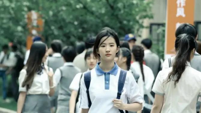 刘亦菲|陈金飞被曝已分手，与刘亦菲妈妈合伙开公司，父女关系引猜测