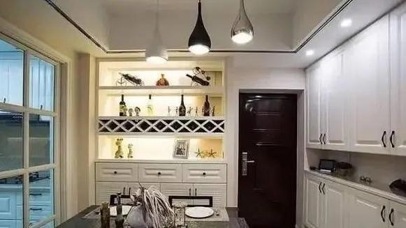 开门就是客餐厅就应该这么装，漂亮又实用不说，住着还人才兴旺！