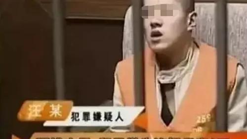 上海男子机场连捅亲妈9刀，庭上说出杀人动机，法官一度无语