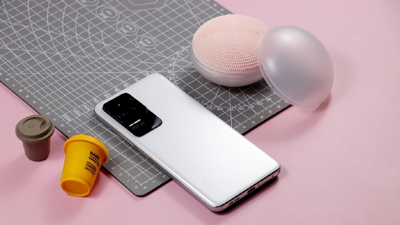 iqoo|2款实惠千元机，一款续航长，一款性能强，还有2K屏，用力过猛