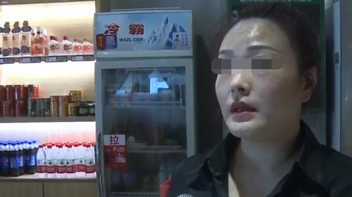 |重庆，一群人到火锅店吃饭，服务员没在意，不料，一晃眼的功夫就出事了