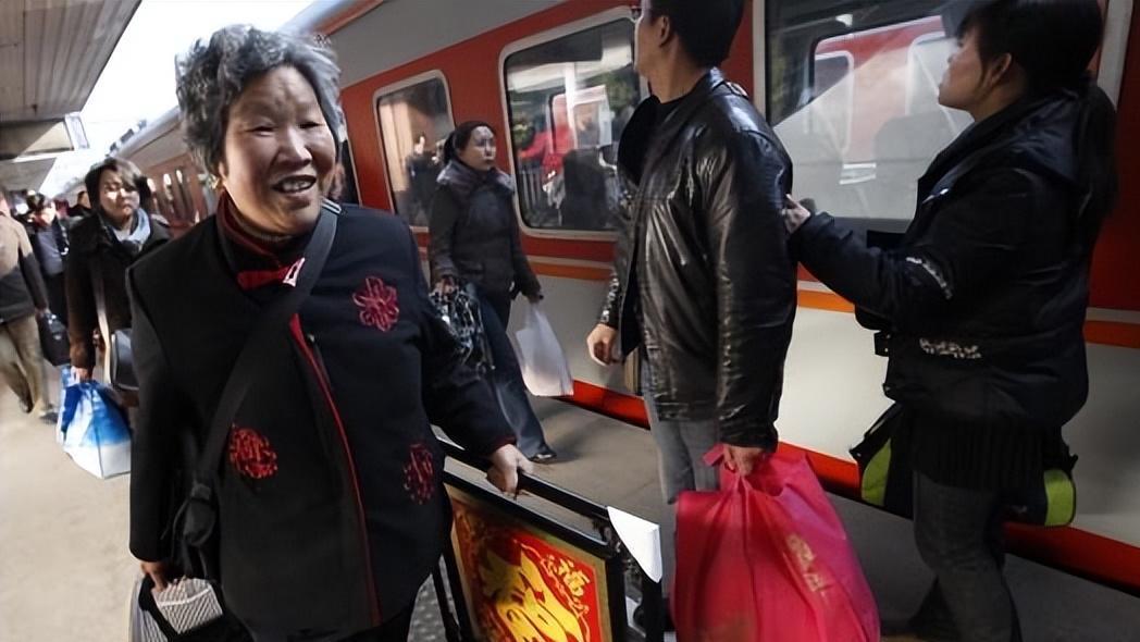 中国“最煎熬”的一趟火车，全程5000公里路程，耗时近53个小时