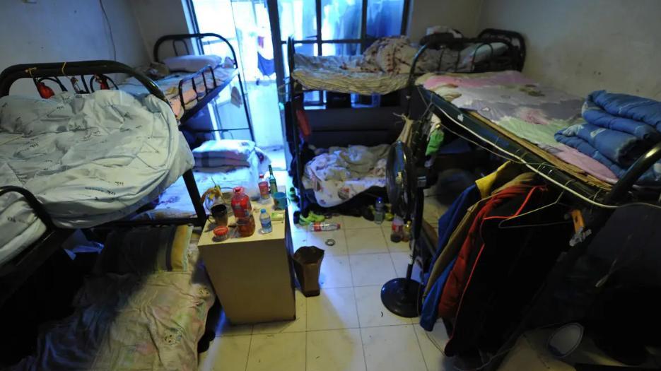 16岁女孩因疫情偷外卖引发争议，说出身世让人泪目纷纷捐款