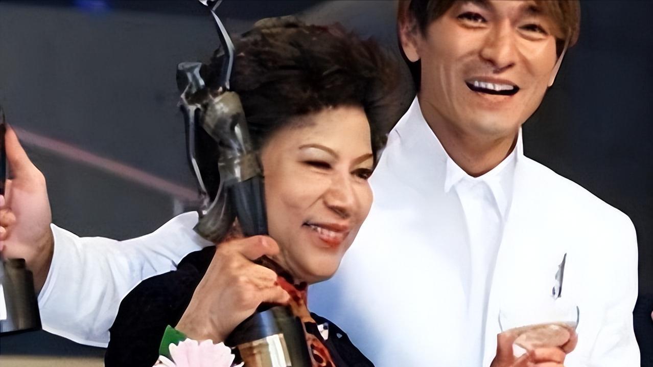 罗兰|只恋爱不领证！90岁歌手求爱成功，88岁女友终身未婚，晚年不孤单