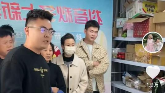 许敏|郭威配合田静唱相亲相爱一家人，许敏缺席，网友：又在“暗戳戳”