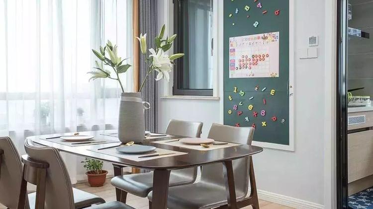 127平三室，客餐厅长吧台隔断，三扇落地窗！