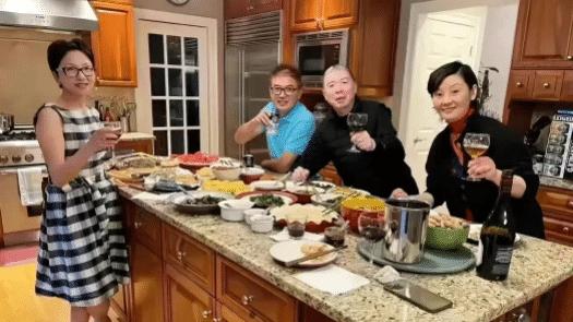 张国立|67岁张国立被曝移民悉尼！与长腿辣妹亲密照引热议！