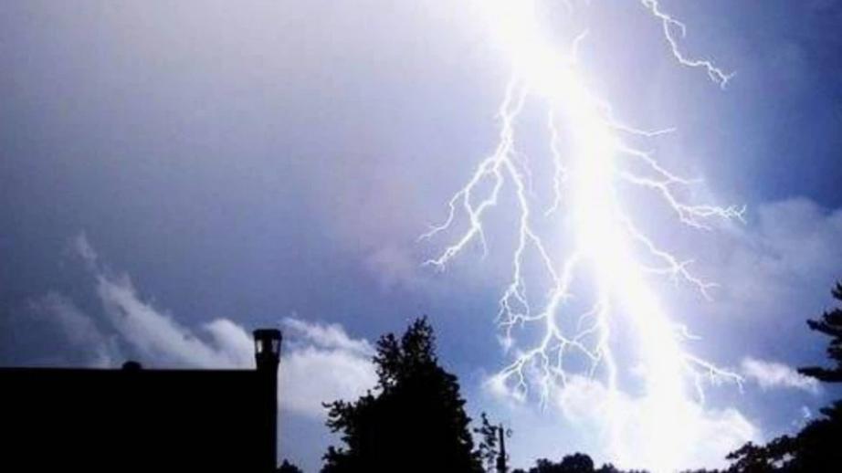 男子伐龙舟被雷击中，村民：他是独生子，刚在市区买房，有两个娃