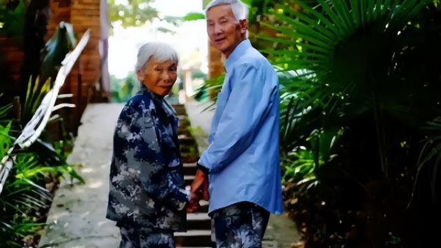 2018年，85岁老太要转账300万遭银行报警，5个月后她获“感动中国”