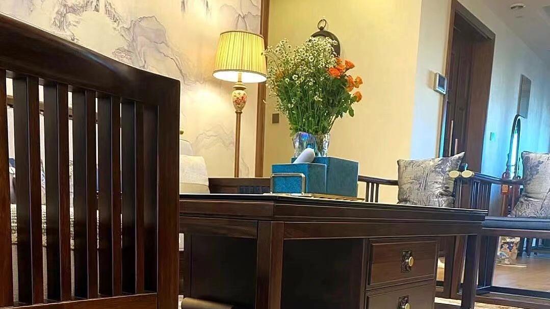 新中式简洁优雅，深邃中浸透着清丽与隽秀