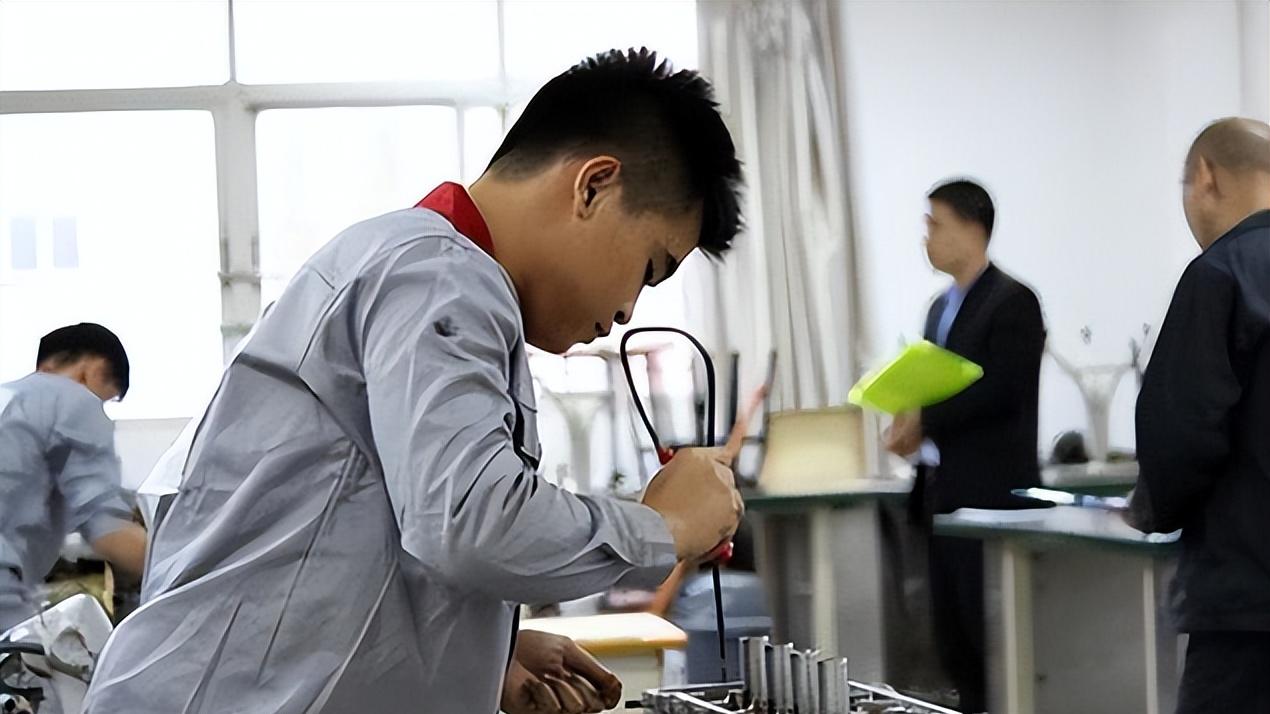 浙江省|实习生月薪9000，因不会用word被公司辞退，领导：他连中专都不是