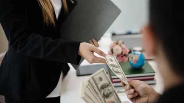 证券业|中金，又给员工发了100亿？