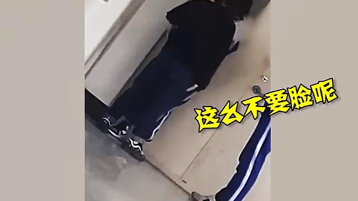 14岁读初三的女孩和男同学开房，被父母在酒店找到时，啥也没穿只盖着被子