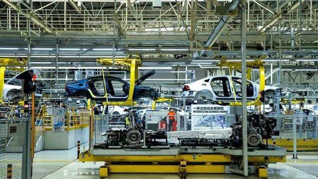 小米科技|小米真“敢卖”？新款轿车下月上市，预计30万起步，能火吗？