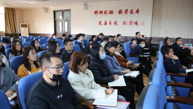 招聘|如今大学生都是“穷忙族”，努力工作的工资只能维持生活，太无奈