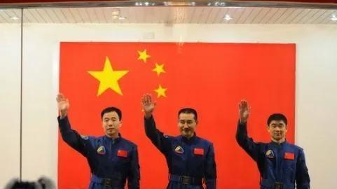 航天员回来后，能得到哪些奖励？每年都设立600万元大奖!