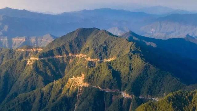 金边|老司机自驾皖南攻略：这条天路沿山脊行驶，景色优美、人文气息浓