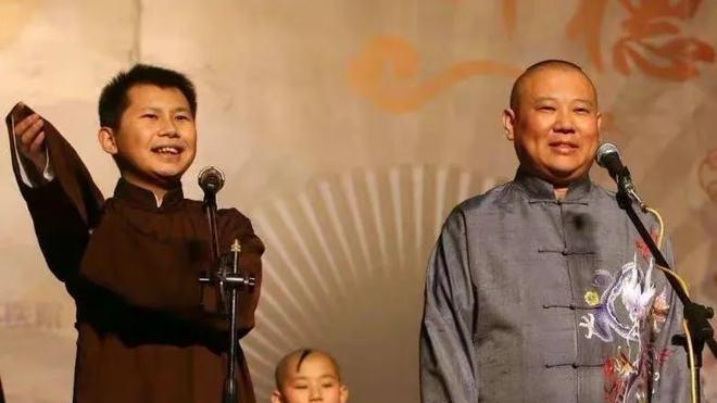 何云伟|何云伟直播表示：郭德纲现在不是我师傅，但我还要叫他一声郭老师