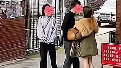 2009年泰安一夫二妻荒唐案，男子娶两位妻子，两个女人竟还是闺蜜