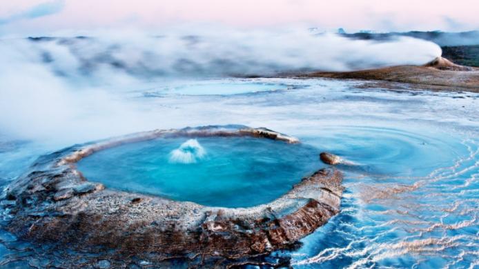 露营|冰岛，位于北极圈附近，确实是个多冰川的国家