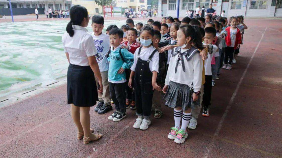 幼儿园|教育部下发通知，取消幼儿园“学前班”，小学再增加2门课程