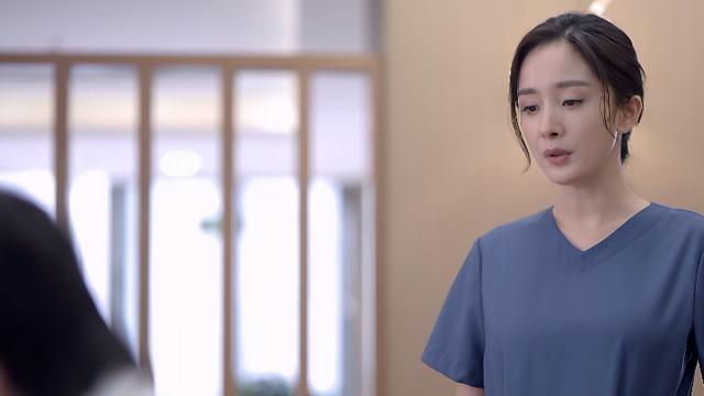 杨幂|《谢谢你医生》中的女主，刻画人物的时候总是抿嘴，也是观众出戏的原因