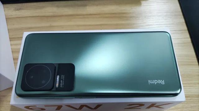 |从3999跌至2099元，无线充电+哈曼卡顿，小米2K屏旗舰加速退场！