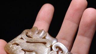 和田玉籽料|汉 和田玉籽料沁色 游丝毛雕 瑞兽纹 玉珮 挂件