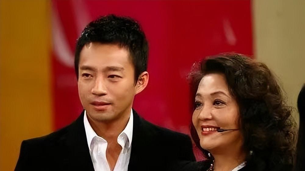 |真是贫穷限制了想象，张兰说价值200万的床垫，网友给找到了