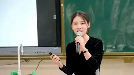 招聘|师范生不再是考编“宠儿”？多地高中招聘教师，门槛高得离谱