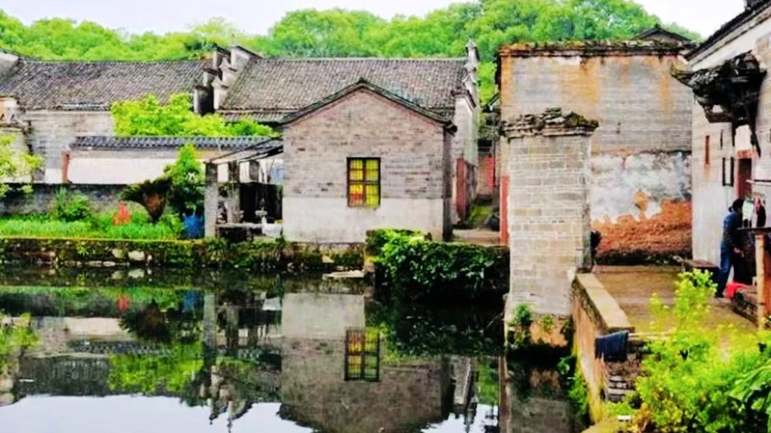 |这个别具一格的古村，因商贾聚财孕育而成，曾获评中国最美古村落