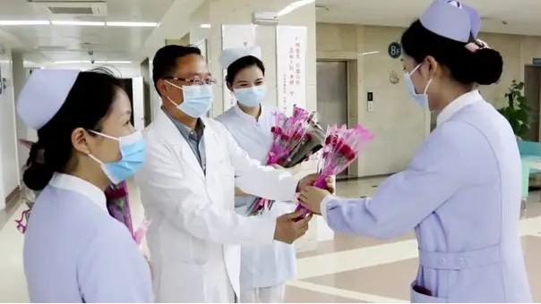 杭州某医院护士编制工资走红，实际金额是亮点，难怪学生抢着报考