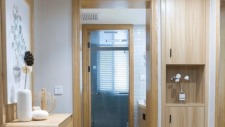 一楼带天井和花园，头一次见这么漂亮的原木装修，进门就被迷住了