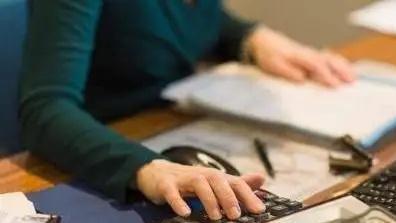 广东男子中毒身亡保险公司却拒赔，家属起诉索赔200万，法院判了