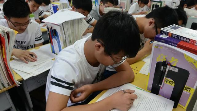 摩羯座|教育部发布通知，中考“分配制”或将实行，内卷能够消失吗？