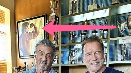 阿诺德·施瓦辛格|老当益壮！施瓦辛格史泰龙两大硬汉同框过万圣节，背后海报抢镜