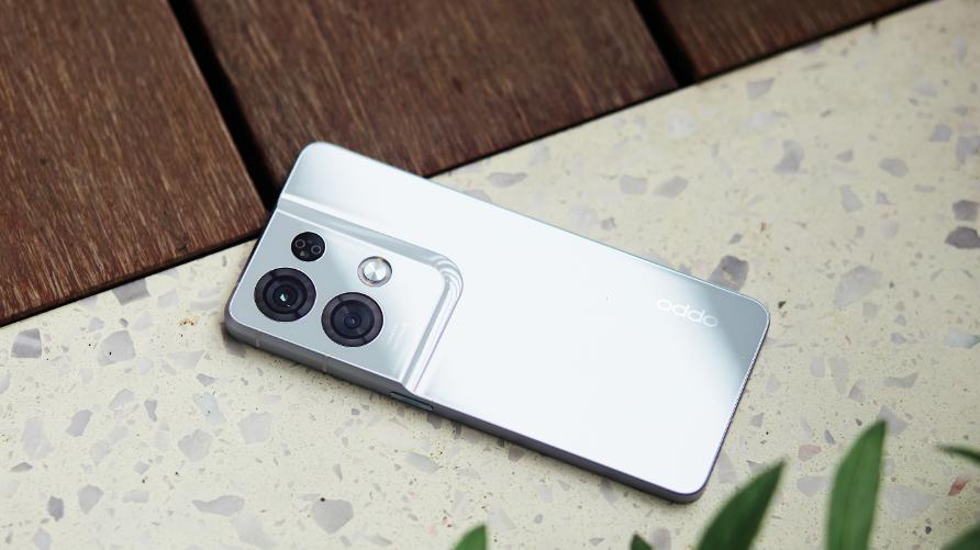 操作系统|从备受争议到一片好评，OPPO Reno8设计戳中了哪些行业痛点？